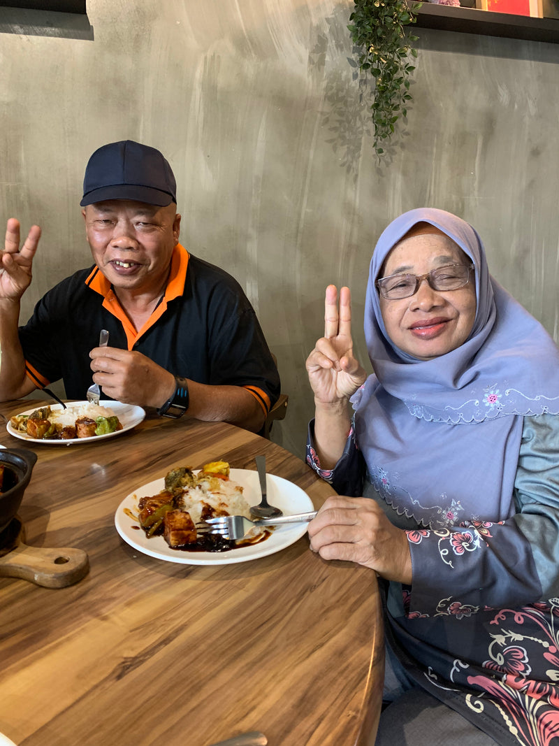 🎄✨【Christmas Season · Heartwarming Announcement】✨🎄During this season of love and gratitude,JASPAT International specially brought together all employees to share a thoughtfully prepared vegetarian feast in celebration of Christmas.We are deeply thankful that colleagues from different roles and backgrounds —including our Malay colleagues from the factory —joined together to share this warmth and joy.At this meaningful moment, we set aside differences of race, religion, and status, and, guided by respect, inclusiveness, and care, took an important step toward realizing the vision of a “World of Great Unity.”We sincerely thank every colleague for your dedication and companionship, making JASPAT International not just a company, but a family that grows, supports, and cares for one another.🙏🏻 With gratitude💞 With heartfelt thanks😇 With endless appreciationWishing everyonea Merry Christmas, peace, joy, and blessings 🎄✨—JASPAT International 🎄✨【圣诞佳节 · 温馨喜讯】✨🎄在这充满爱与感恩的圣诞佳节，【爵斯伯国际】特别安排并带领全体员工共聚一堂，一同享用一场充满心意的素食佳肴盛宴。值得感恩的是，来自不同岗位、不同背景的同事们——包括工厂的马来同仁，都一同参与、共享这份温暖与喜悦。这一刻，我们不分种族、不分宗教、不分你我，以尊重、包容与关怀为出发点，踏出了实践「大同世界」的重要一步。感恩每一位同仁的付出与陪伴，让【爵斯伯国际】不只是一个企业，更是一个彼此成就、彼此关怀的大家庭。🙏🏻 感恩💞 再感恩😇 无限感恩祝愿大家圣诞快乐 · 平安喜乐 · 福慧圆满 🎄✨——【爵斯伯国际】 敬上