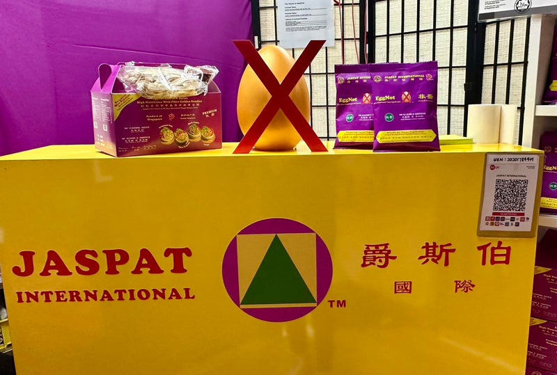 JASPAT International】  U-Turn Point F&B  📍 Fortune Centre, 02-20A 🌟 Real Customer Sharing 🌟 A customer from Australia personally recounts: "For several years, I have suffered from excessive stomach acid and gastroesophageal reflux disease. If I ate too much, I would feel like vomiting. Although I took medication, I still experienced discomfort and pain at times. In August last year (2024), the stomach pain was so severe that even medication was ineffective, so I went to see a gastroenterologist. I told the doctor that my mouth felt like it was on fire. The doctor said it was due to severe inflammation, often described as 'stomach fire affecting the heart,' and that an endoscopy was needed to get a clear view. After the endoscopy, the report showed intestinal metaplasia. I asked what that was, and the doctor explained simply that long-term inflammation had damaged my stomach lining cells. If the inflammation continued, it could lead to a risk of stomach cancer. How frightening! I asked: How can I maintain my health? The doctor said: Besides taking medication, you must avoid coffee, tea, and spicy food. Especially spicy food—I used to love it and couldn't do without it, but for the sake of my health, I had to abstain. After that, I followed the doctor's advice and took medication on time for six months. Occasionally, I would sneak a cup of tea or coffee, but I avoided spicy food. However, after drinking tea or coffee, my stomach would still feel uncomfortable. In September 2025, the stomach pain became unbearable. I went to see my family doctor, who told me to increase the dosage (one pill in the morning and one at night). After a week, the pain subsided, but I still felt occasional discomfort. In early November, my stomach started hurting again for several days, and I thought I would have to see the doctor again. On November 12, I received a call from someone who introduced me to 《EggNot》 powder. On November 19, I started consuming 《EggNot》 powder. At noon, I drank only half a cup of 《EggNot》 soy milk and unexpectedly felt so hungry that my whole body trembled. I immediately cooked a pack of Golden Noodles and ate them, but I still felt hungry. Then, I cooked another half pack and ate it, yet I still felt hungry—a sensation I had never experienced before. On November 20, I drank a cup of 《EggNot》 powder in the morning, at noon, and in the evening, and at noon, I added one and a half packs of Golden Noodles, but I still felt hungry. This continued until November 22. My daughter wanted to make a doctor's appointment for me, but I told her my stomach seemed to have stopped hurting these past two days. She asked, 'Is it because you're using the product from 【JASPAT INTERNATIONAL】 in Singapore that your stomach stopped hurting?' I said yes, and she found it incredible. To this day, the pain has not returned, and I feel increasingly comfortable. Before this, I ate a pack of Golden Noodles with black pepper sauce, which was so spicy I couldn't stand it. I thought my stomach would hurt again, but nothing happened. On November 27, after drinking 《EggNot》 powder, I no longer felt hungry. Now, I consume 《EggNot》 with every meal. My stomach has improved, and my sleep has also gotten better. Before, it was very difficult to fall asleep, and sometimes I couldn't sleep at all throughout the night. Even if I did fall asleep, I would wake up at 3 or 4 a.m. and struggle to fall back asleep. Essentially, my sleep pattern was one day of sleep followed by one day without—it was miserable. Now, after consuming 《EggNot》, I can sleep soundly through the night. I feel more energetic, and my complexion has improved significantly." Inspired by her own experience, this Australian customer decided to share her story. She firmly believes that sharing these real testimonies is a way to spread hope! Feel free to inquire for more information! (Singapore 🇸🇬) +65 8054 1983 or (Malaysia 🇲🇾) +6014-2245663 【爵斯伯国际】 U-转点餐饮 📍金隆大厦, 02-20A 🌟 顾客真实分享 🌟 一位来自澳洲的顾客亲述： "数年前我就患有胃酸过多及胃食道逆流之症，如东西吃过量就会想呕吐，虽吃了药，但有时还是会不舒服及疼痛。 去年(2024)年8月，因胃痛的厉害，药吃了还是无效，于是去看了胃专科医生，我告诉医生，我的嘴巴好像火在烧一样，医生说那是胃火攻心，发炎的厉害，需要照胃镜才能看清楚。 照了胃镜，报告显示有胃肠化，我问什么是胃肠化，医生说，简单讲就是胃壁细胞长期发炎受损，如持续发炎会有胃癌的风险。多吓人的事啊！ 我问：如何保健？ 医生：除了吃药之外，要禁喝咖啡，茶及吃辣，尤其是辣，以前是无辣不欢，没办法为了身体要忌口。 之后，遵医嘱按时吃药持续了半年，偶尔会偷喝一杯茶或咖啡，但辣不吃，喝了之后胃是是会不舒服。 2025年9月胃痛到不行，去看了家庭医生，医生叫我增加药量(早晚各一颗)，一星期之后不痛了，但偶尔也会不舒服。11月上旬胃又开始痛了几天，心想又要去看医生了。 11月12日接到介绍我《非蛋》粉的电话， 11月19日开始食用《非蛋》粉，中午只喝了半杯《非蛋》豆奶，竟然会饿到全身发抖，之后马上煮一包黄金面吃，吃了还是饿，之后又多煮半包吃，还是饿，以前从来没有这种感觉11月20日早中晚各一杯《非蛋》粉中午加一包半黄金面，还是饿。 持续到11月22日，女儿要帮我约医生，我说我的胃这两天好像没痛了，您是吃新加坡 【爵斯伯国际】的产品胃才没痛，真的吗？我说是，女儿觉得很神奇，而至今都没再痛，而越来越舒服。之前吃了一包黄金面拌黑胡椒酱料，辣到我受不了心想，胃又要痛了，结果到现在都没事。 11月27日喝了《非蛋》粉再也不会有饥饿感。 现在我每三餐都吃《非蛋》，胃好了，睡眠也改善了，以前是很难入眠，甚至是整晚不能入眠，即使睡了，半夜3,4就醒了，再难入睡，所以我的睡眠基本上是一天有睡，一天没睡的状态，很痛苦。 现在食用《非蛋》后，可以一觉到天亮，人也精神了，气色也好多了。" 被自己的经历所鼓舞，这位澳洲顾客决定分享她的故事。 她深信，分享这些真实见证，就是在传递希望！ 欢迎咨询了解！ （新加坡🇸🇬）+65 8054 1983  或 （马来西亚🇲🇾）+6014-2245663